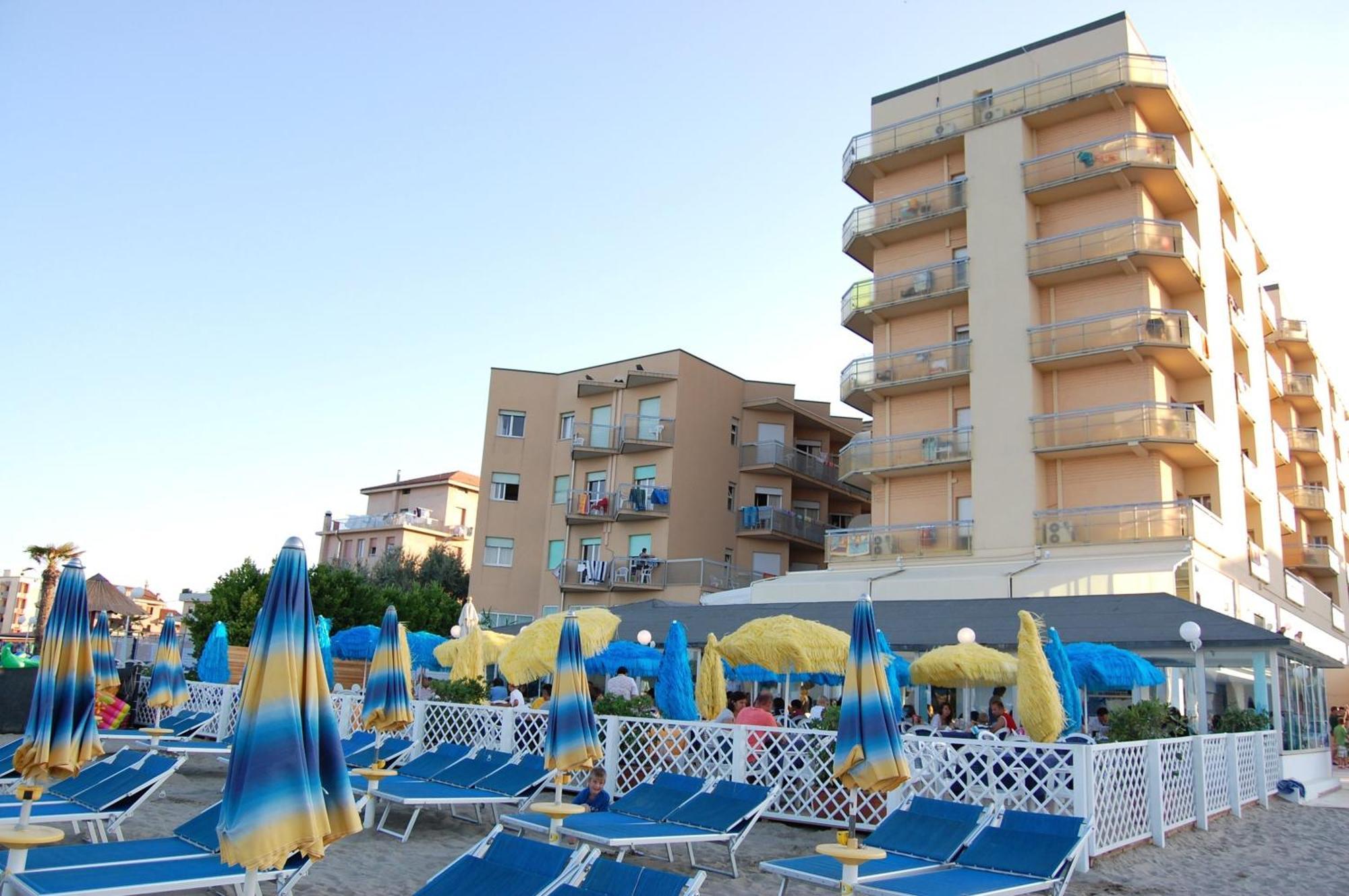 Bikini Tropicana Family Hotel Lido Di Savio Exterior foto